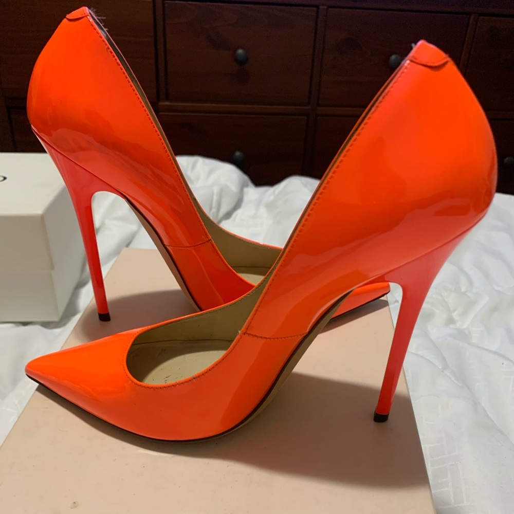 Selling 1 pairs a Jimmy Choo